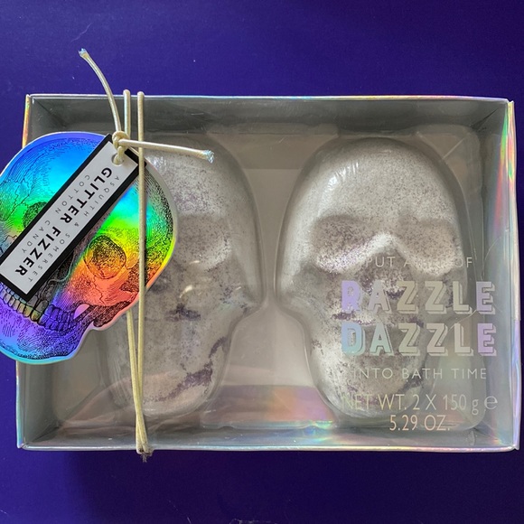 Boxed set of 2 Glitter Skull Cotton Candy Scented Bath Fizzers / Bath Bombs NWT - Picture 1 of 8